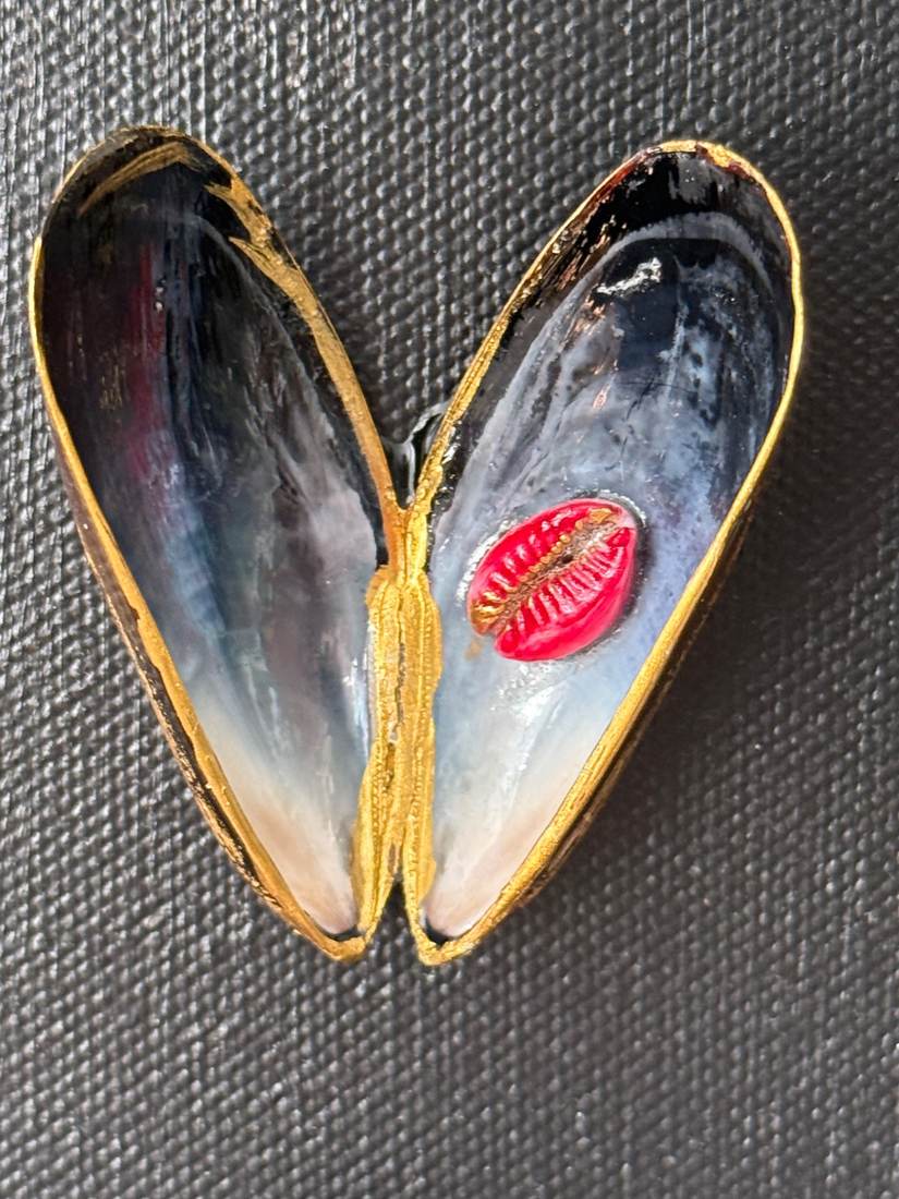 Close-up of Max's Muscles showing one shell-heart with red inner shell